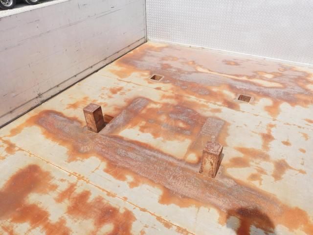 Nissan QUON 2011-05 8331987-12