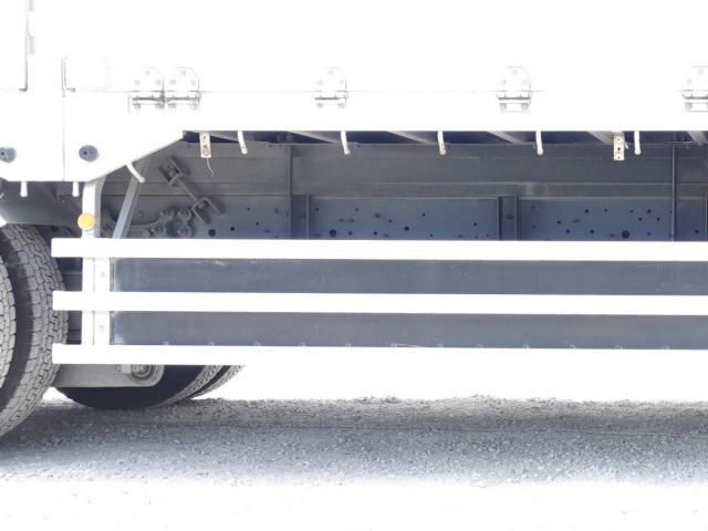 Nissan QUON 2011-05 8331987-14