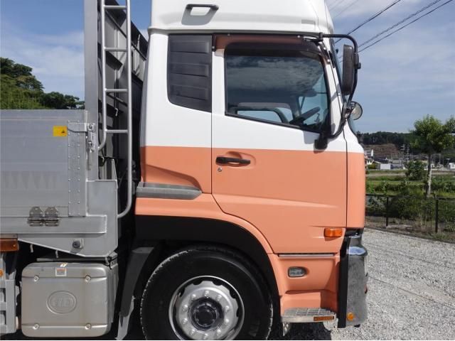 Nissan QUON 2011-05 8331987-3