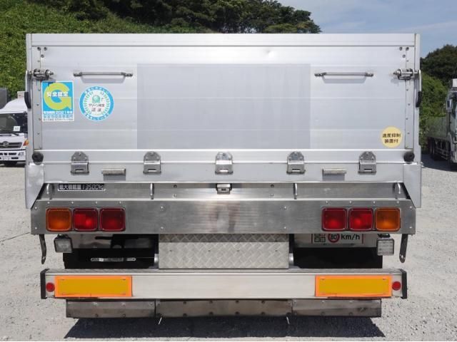 Nissan QUON 2011-05 8331987-6