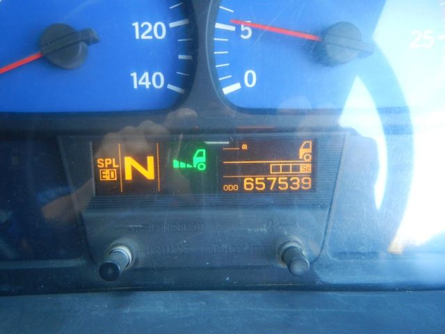 Nissan QUON 2012-01 8331971-10