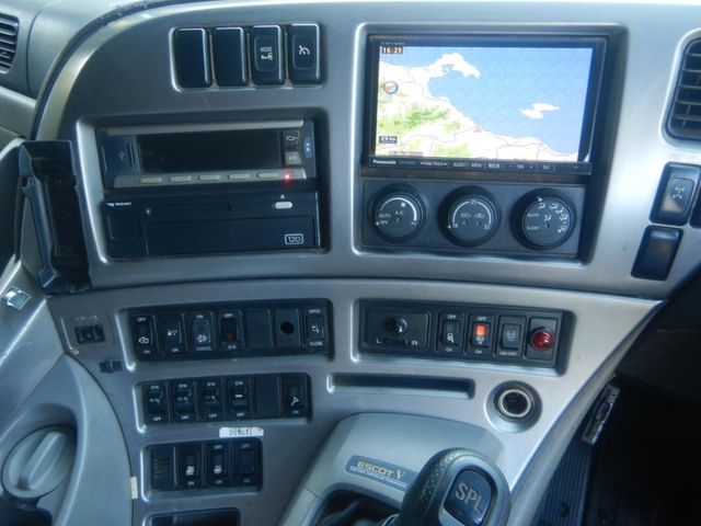 Nissan QUON 2012-01 8331971-11