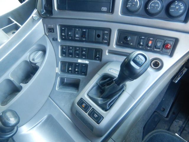 Nissan QUON 2012-01 8331971-12