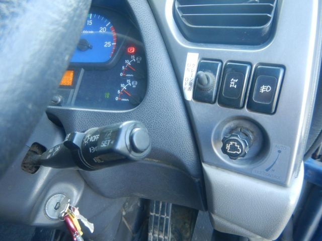 Nissan QUON 2012-01 8331971-14