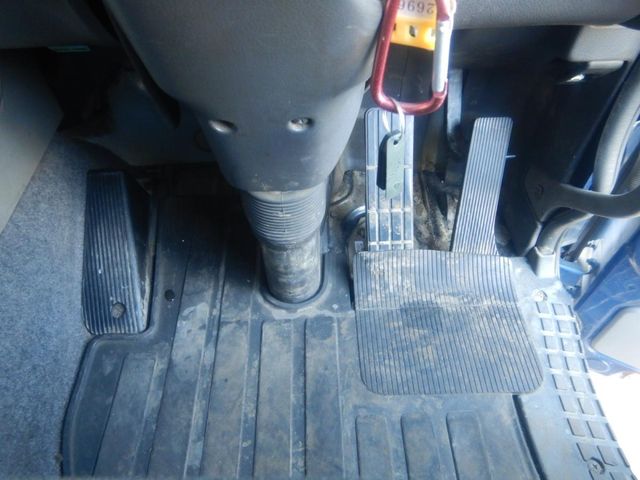 Nissan QUON 2012-01 8331971-15