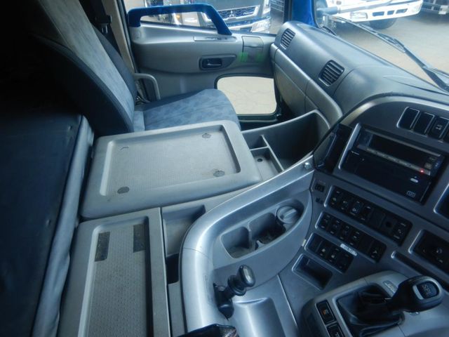 Nissan QUON 2012-01 8331971-16