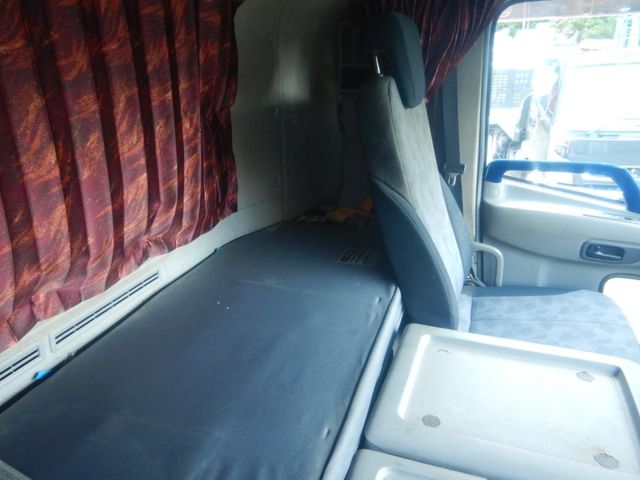 Nissan QUON 2012-01 8331971-17