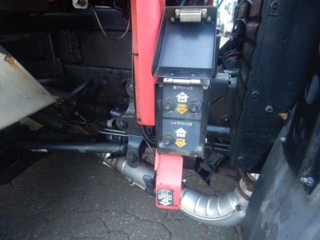 Nissan QUON 2012-01 8331971-26
