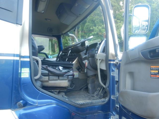 Nissan QUON 2012-01 8331971-8