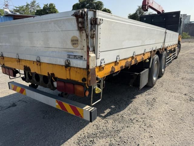 Nissan QUON 2013-06 8331978-11