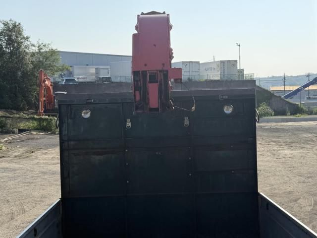 Nissan QUON 2013-06 8331978-24