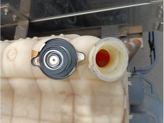 Nissan QUON 2019-04 8331973-9