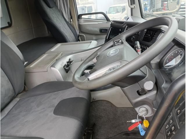 Nissan QUON 2019-04 8331973-18