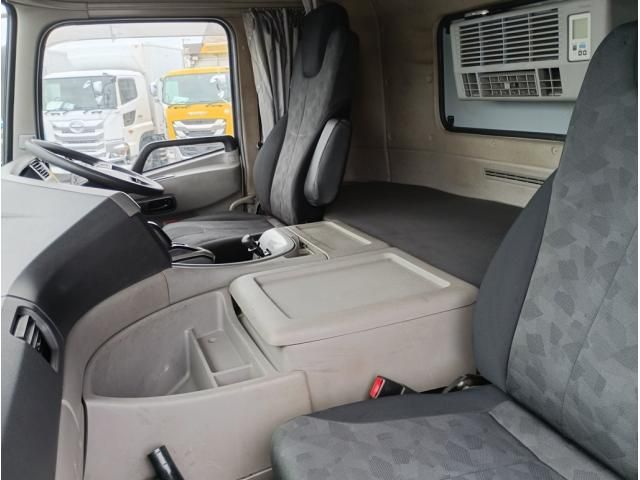 Nissan QUON 2019-04 8331973-19