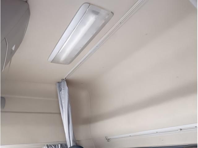 Nissan QUON 2019-04 8331973-21