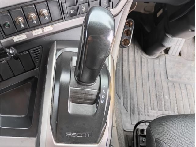 Nissan QUON 2019-04 8331973-24