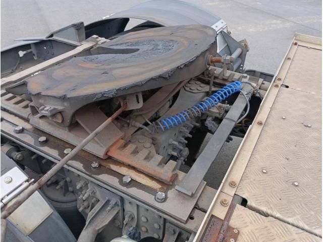 Nissan QUON 2019-04 8331973-6