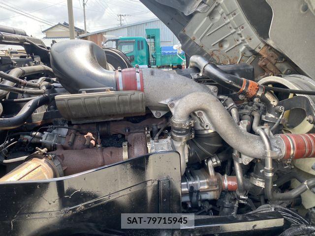 Nissan QUON 2018-07 8337532-13