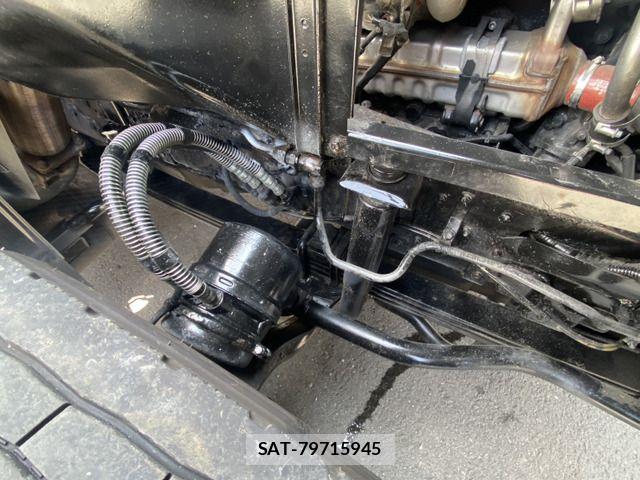 Nissan QUON 2018-07 8337532-15