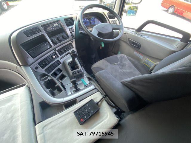 Nissan QUON 2018-07 8337532-3