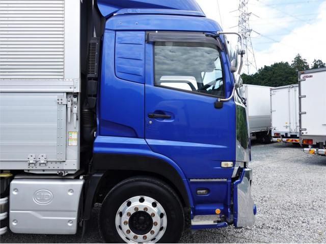 Nissan QUON 2018-05 8331976-3
