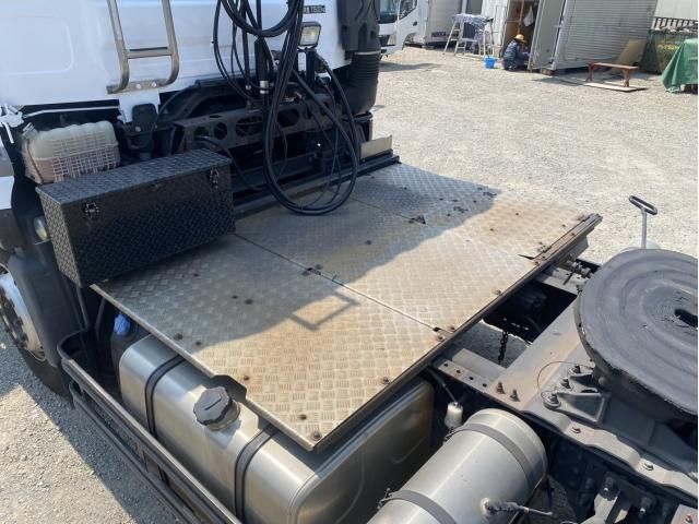 Nissan QUON 2018-10 8331972-11