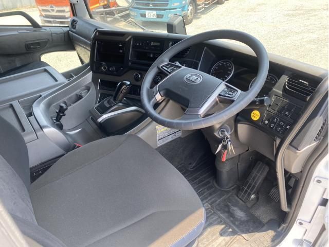 Nissan QUON 2018-10 8331972-19