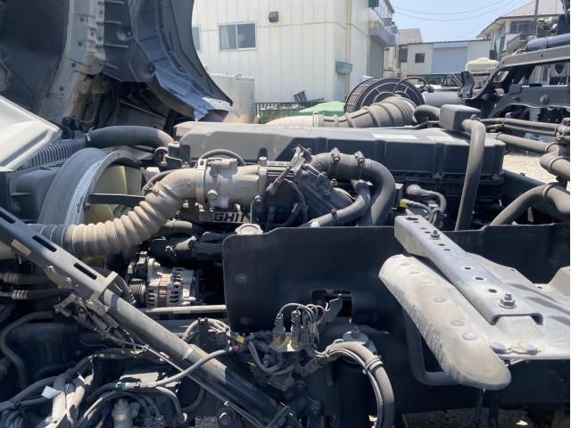 Nissan QUON 2018-10 8331972-23