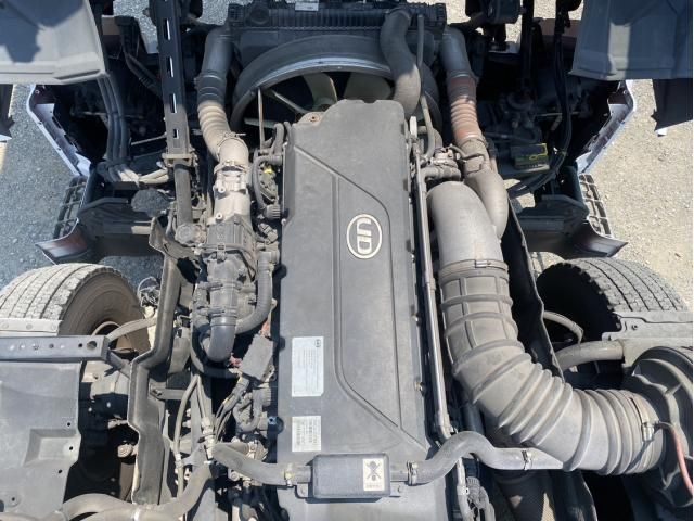 Nissan QUON 2018-10 8331972-24
