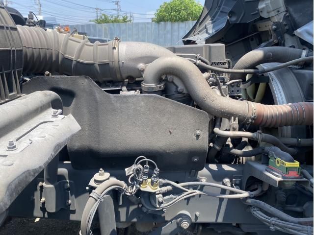 Nissan QUON 2018-10 8331972-25