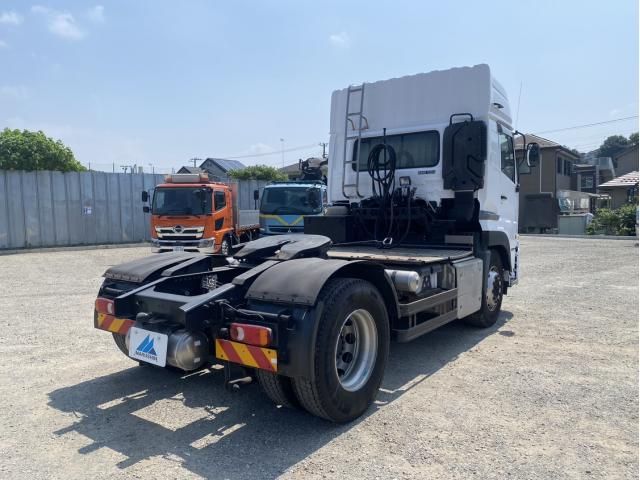 Nissan QUON 2018-10 8331972-3