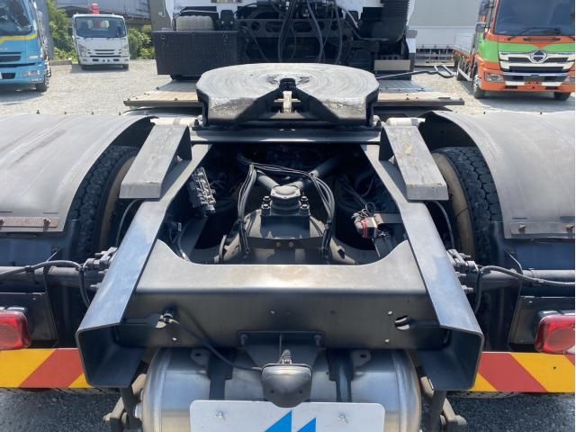 Nissan QUON 2018-10 8331972-8