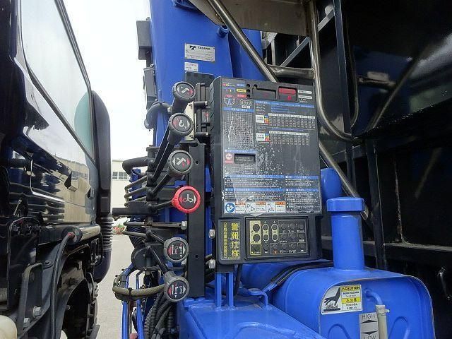 Nissan QUON 2021-07 8331970-12
