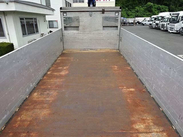 Nissan QUON 2021-07 8331970-25