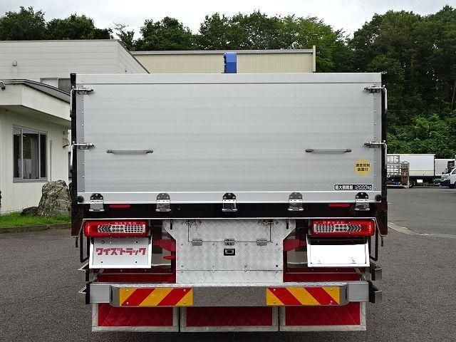 Nissan QUON 2021-07 8331970-7