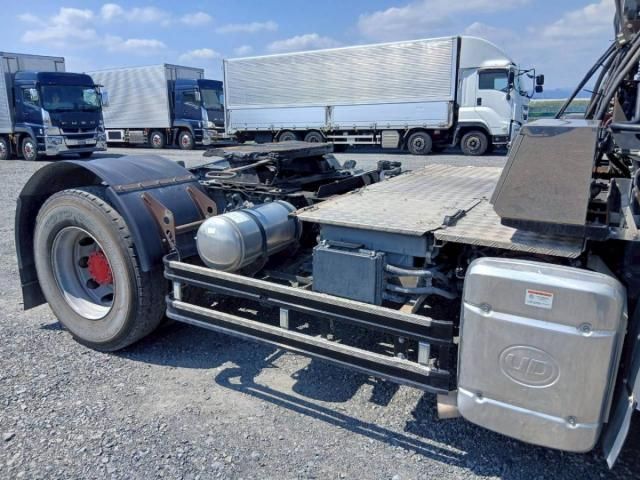 Nissan QUON 2017-12 8331989-15