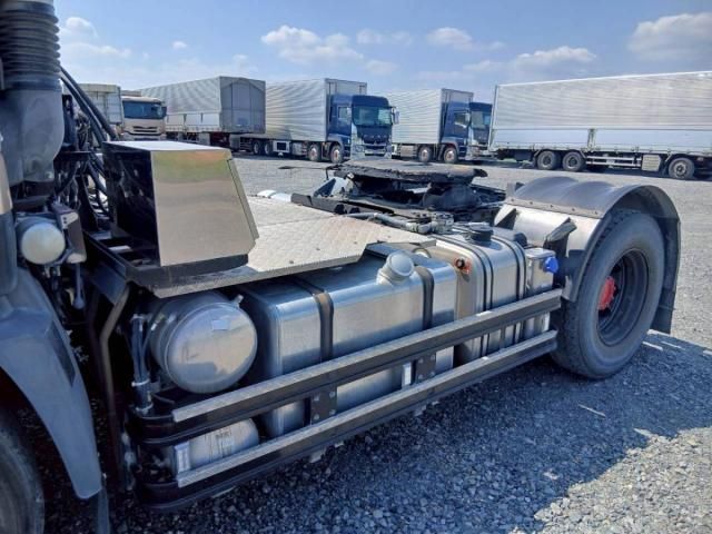 Nissan QUON 2017-12 8331989-16