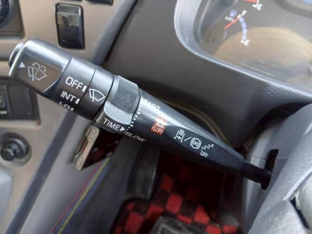 Nissan QUON 2017-12 8331989-24