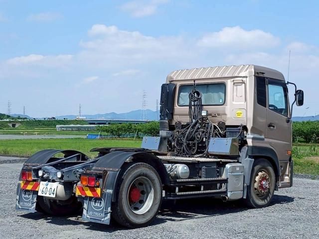 Nissan QUON 2017-12 8331989-5