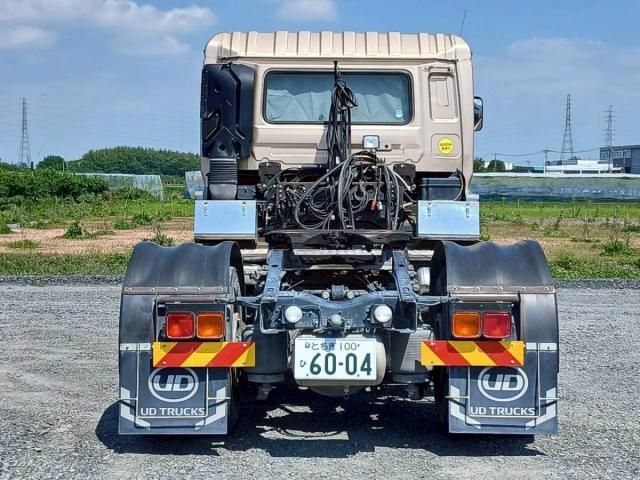 Nissan QUON 2017-12 8331989-6