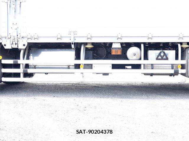 Nissan QUON 2018-05 8337533-12