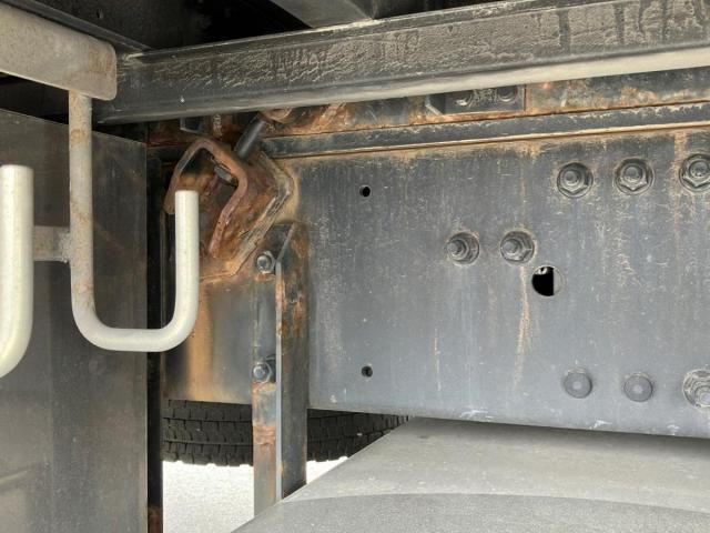 Nissan QUON 2021-10 8331969-13