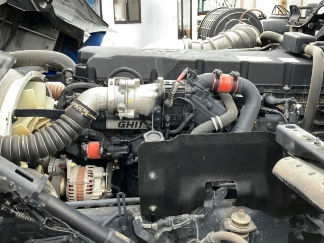 Nissan QUON 2021-10 8331969-15