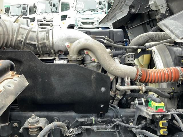 Nissan QUON 2021-10 8331969-16