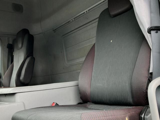 Nissan QUON 2021-10 8331969-18