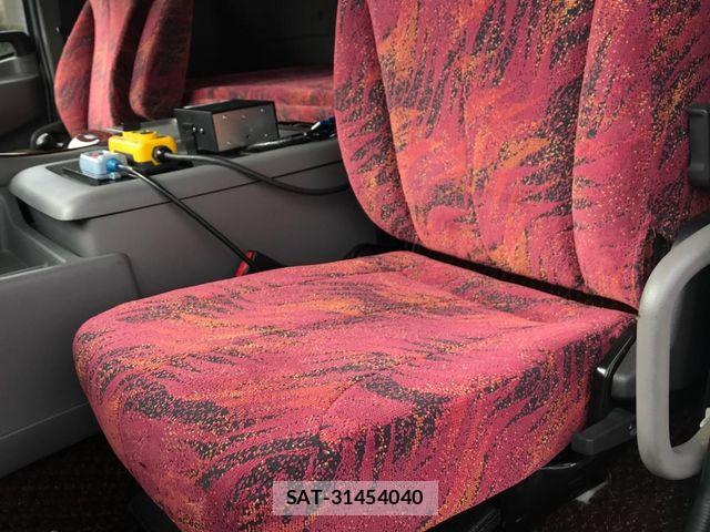 Nissan QUON 2020-09 8355437-15
