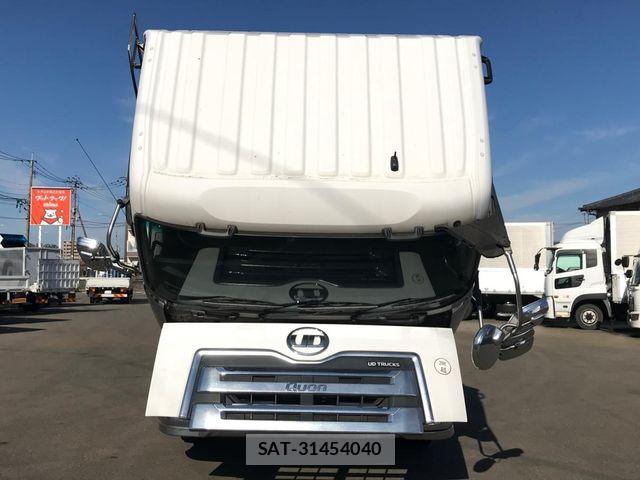 Nissan QUON 2020-09 8355437-19