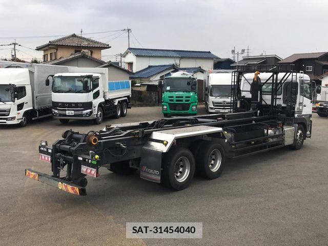 Nissan QUON 2020-09 8355437-2
