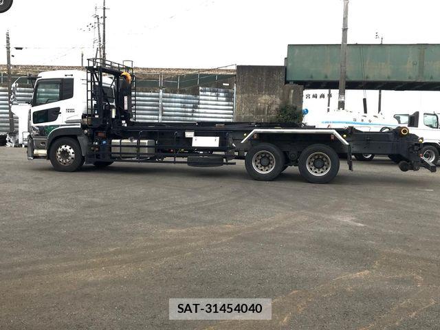 Nissan QUON 2020-09 8355437-4