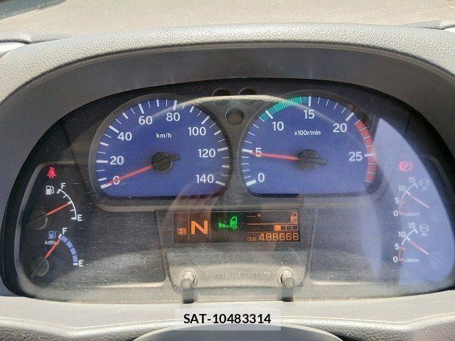 Nissan QUON 2017-03 8355442-15